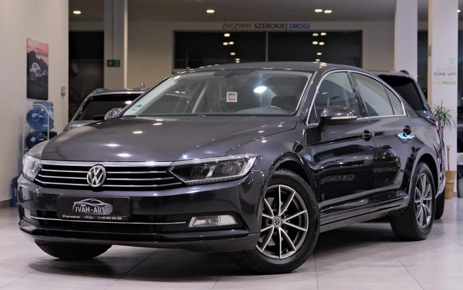 Volkswagen Passat cena 67800 przebieg: 240000, rok produkcji 2018 z Wołomin małe 704